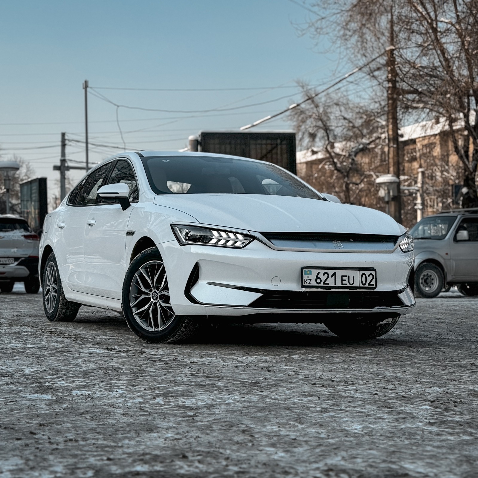 Белый BYD Qin Plus EV, вид спереди